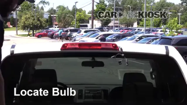 2013 Nissan Frontier SV 2.5L 4 Cyl. Extended Cab Pickup Éclairage Feu de freinage central (remplacer l'ampoule)